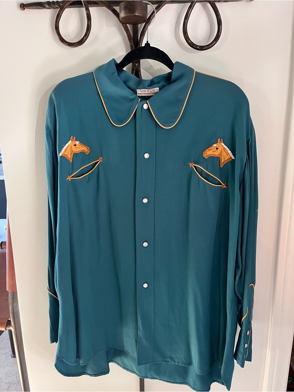 Vintage Teal 1050s Western-Style Shirt with Horse Embroidery.